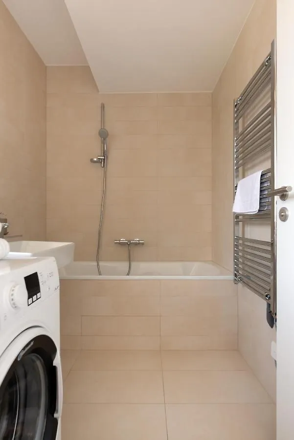 Apartment Neu Zentral Und Ruhig An Der U2 / Stadion Vienna Austria